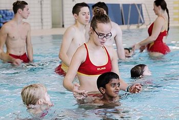 DLRG Pressefoto Schwimmausbildung