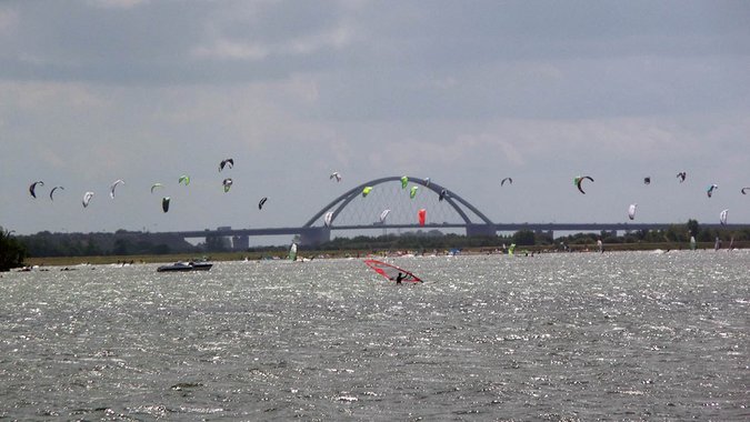 Surfer auf dem Meer.